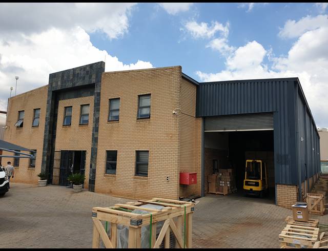 1,030M² WAREHOUSE FOR SALE IN TUNNEY